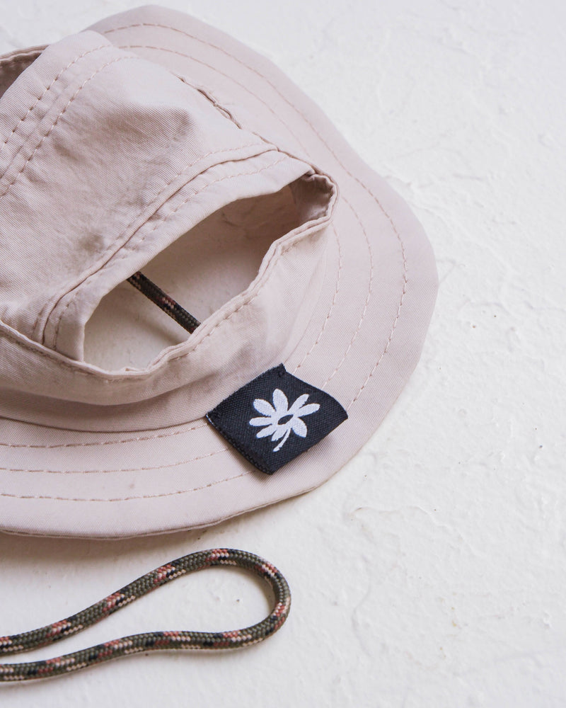 Noir Sur Blanc Pet Bucket Hat